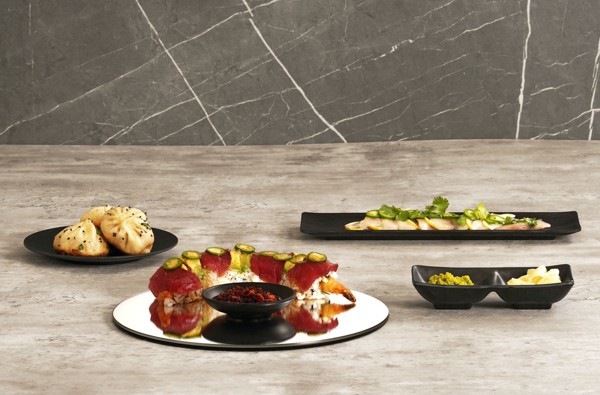 المرايا وحجارة التقديم